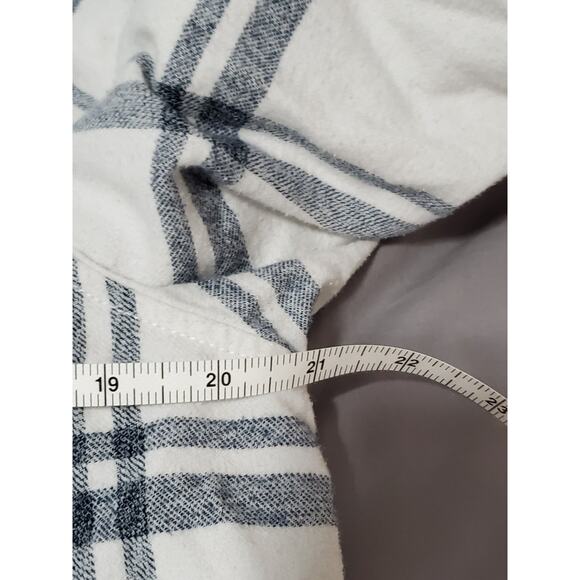 Universal Thread Women's Plaid Cream Button Down Shirt - Picture 4 of 12